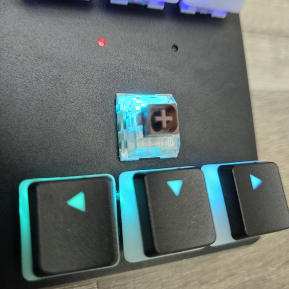 Custom Mechanical GMMK Keyboard (Cherry Brown Switches) - Picture 5 of 9